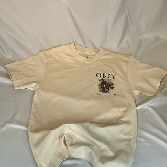 Obey Running Wild Graphic T-ShirtbMena Medium - Picture 7 of 9